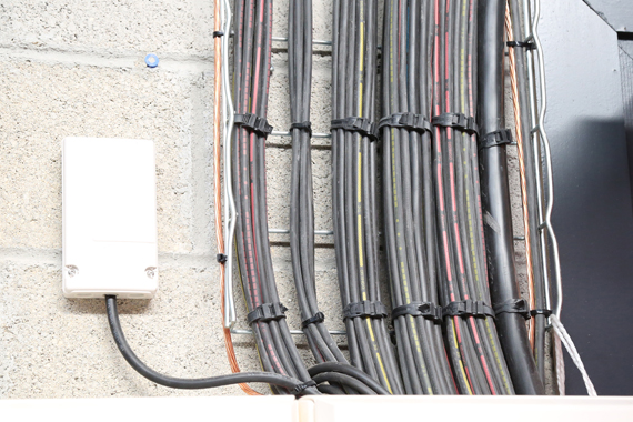 Réseau informatique et téléphonique installé dans un bâtiment professionnel – CG2i Ingénierie des Fluides