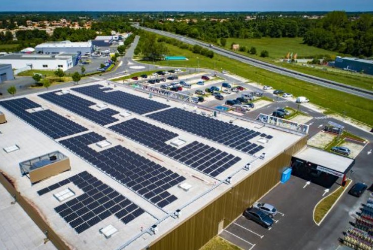 Vue aérienne d’un bâtiment professionnel conçu par CG2i, alliance design et performance